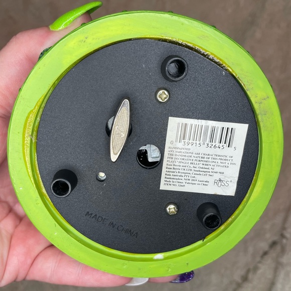 Russ Christmas 2019 Snowman,Polar Bear,and Penguin Music Box Plays Jingle Bells - Picture 7 of 7